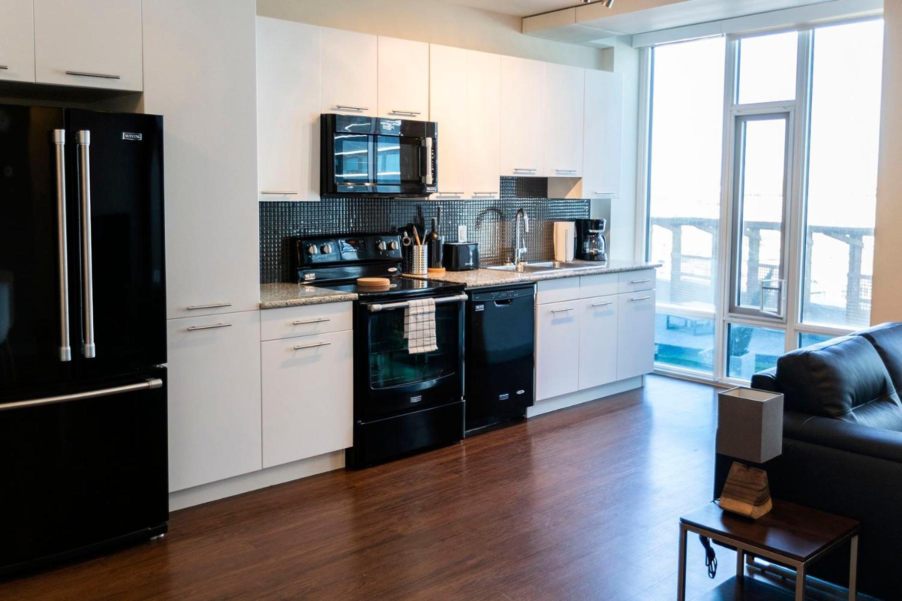 Mayfair Luxe Suites Premium By Corporate Stays Edmonton Exterior foto